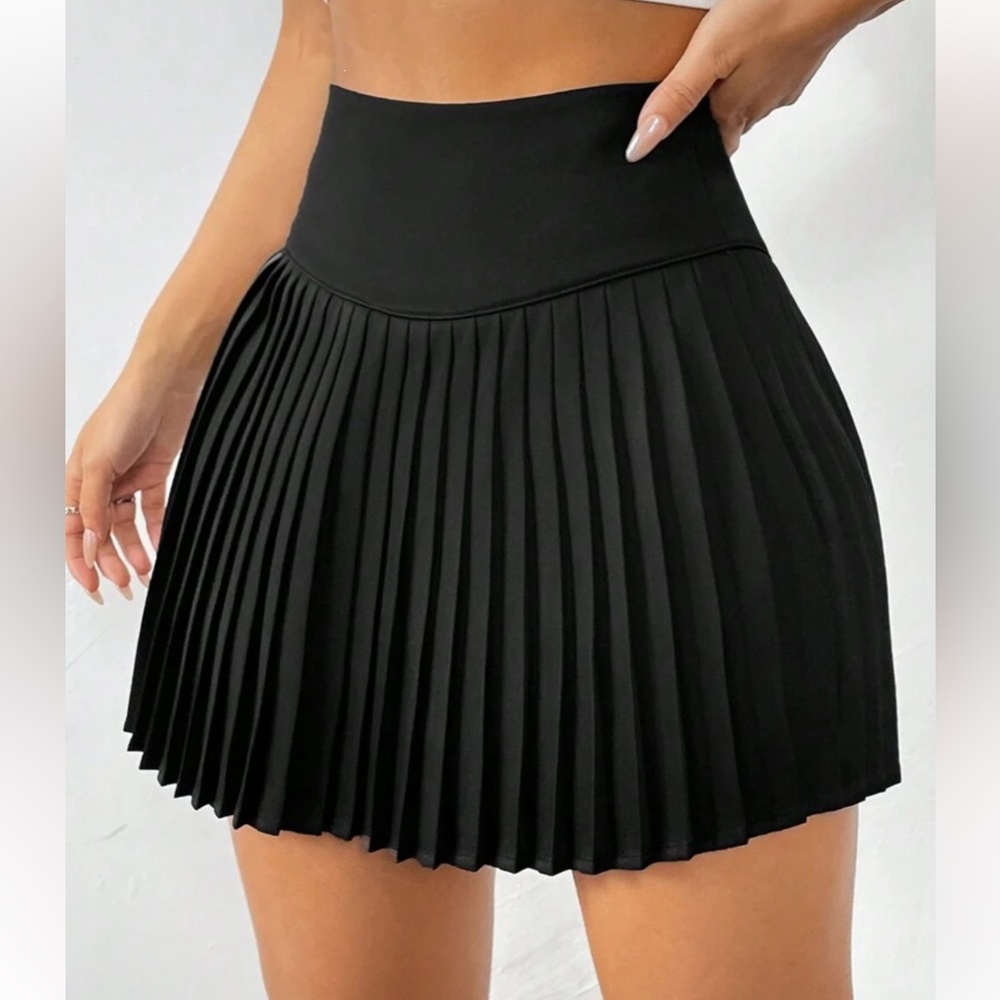 Elegant Black Pleated Skirt - NEW